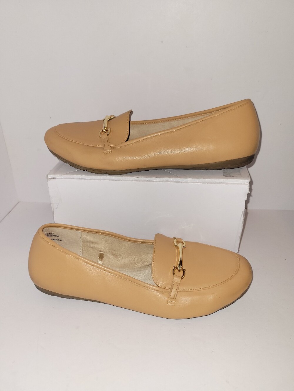Cliffs by WHITE MOUNTAIN Size 10 Camel Tan Loafers